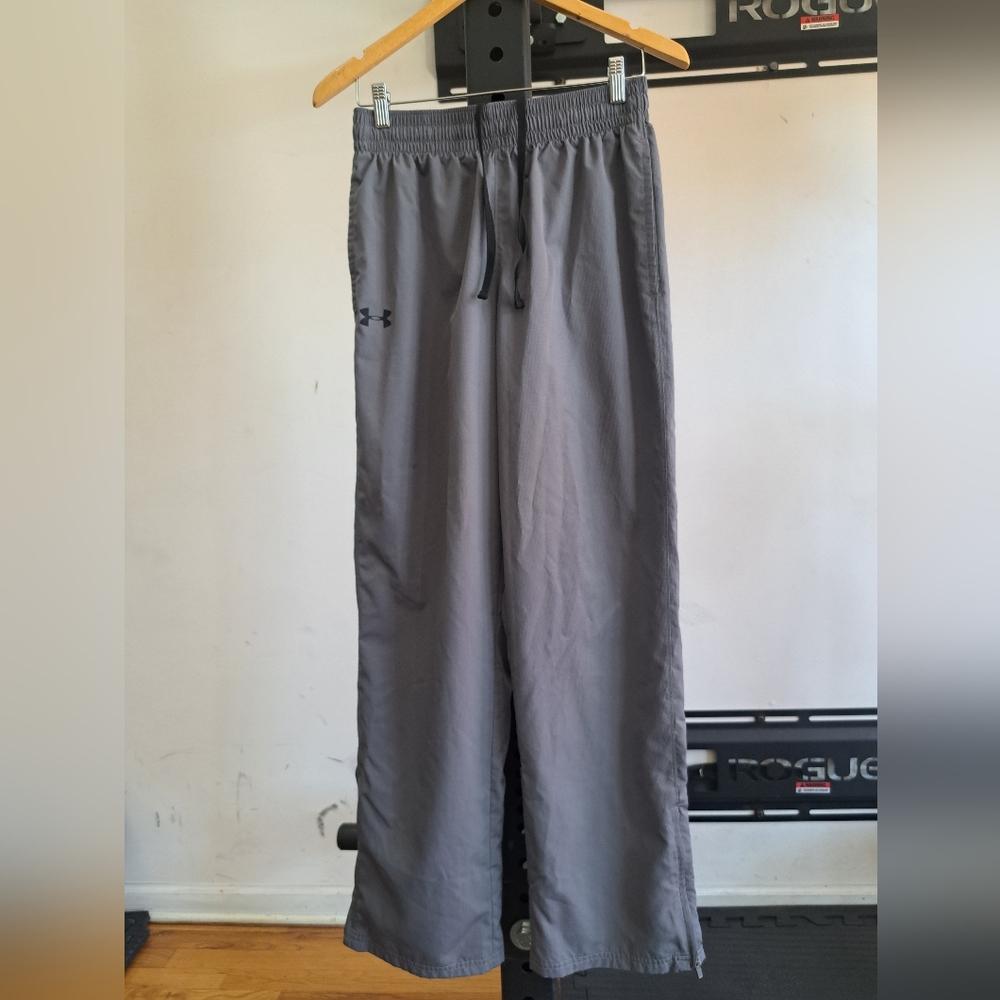 Under Armour men's loose fit medium track pants